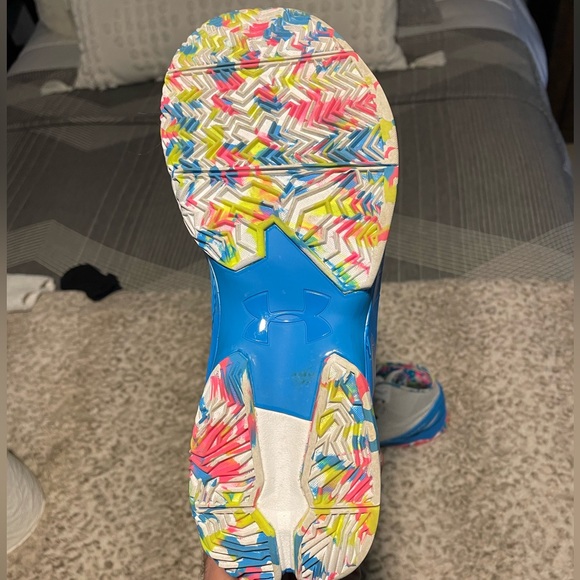 Women curry “birthday” 2s (worn 1 time) near perfect condition size 7.5 - Picture 3 of 3